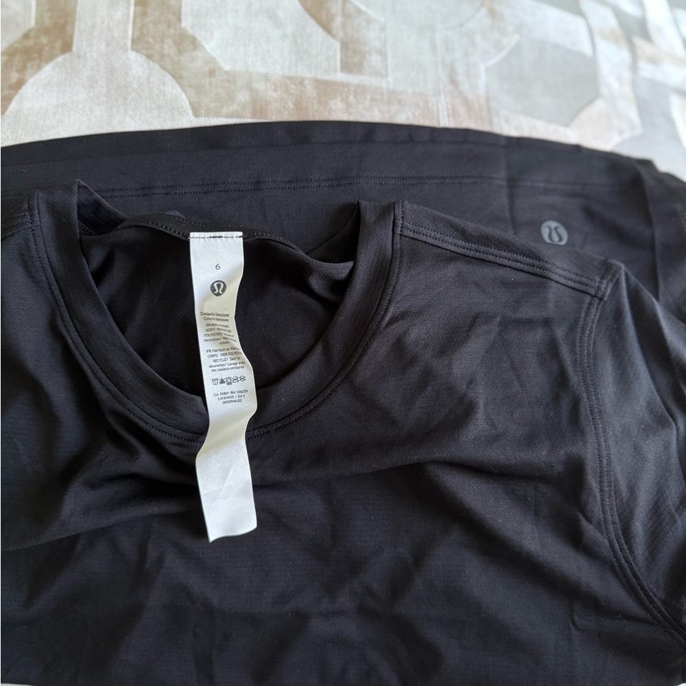 lululemon athletica Ultralight Waist-Length Black Short Sleeve Tee - Picture 2 of 2